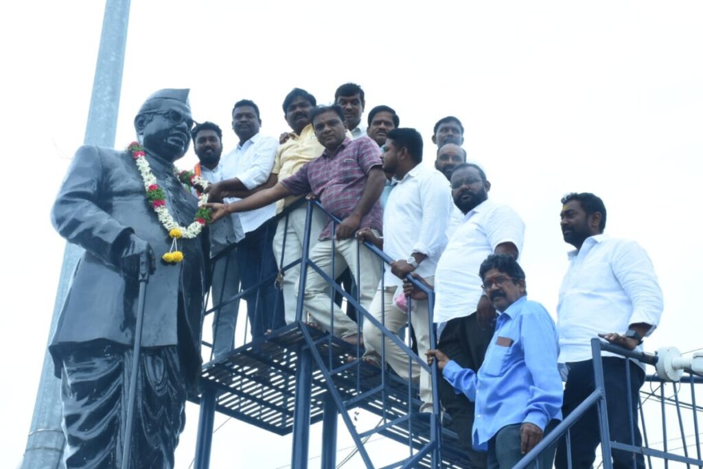 Congress party leaders pay 