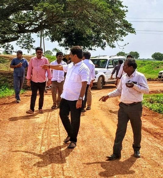 MLA inspects road expansion