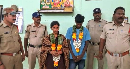 Elopement couple gets married 