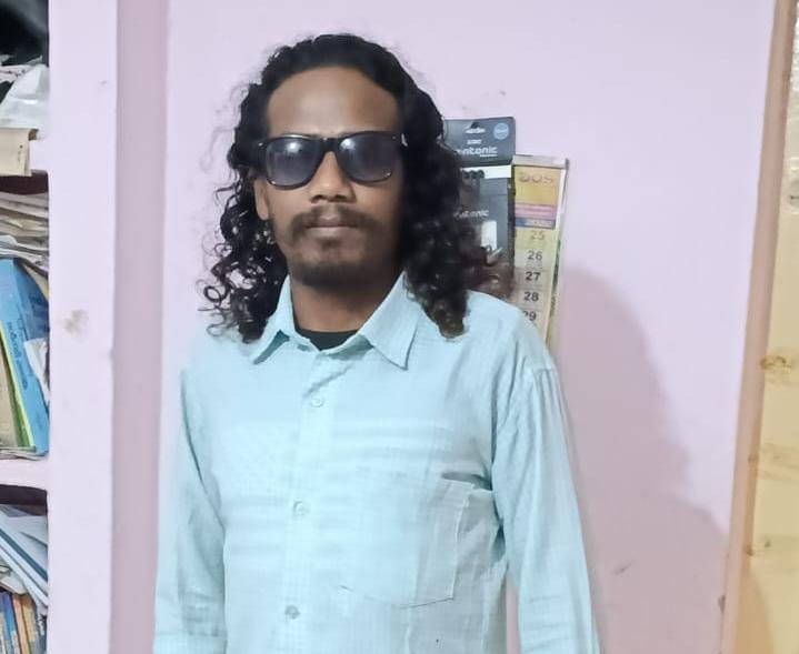 Lineman dies of electric shock