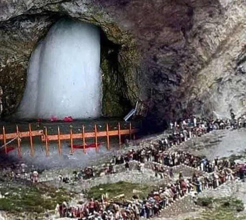 Devotees flock to Amarnath
