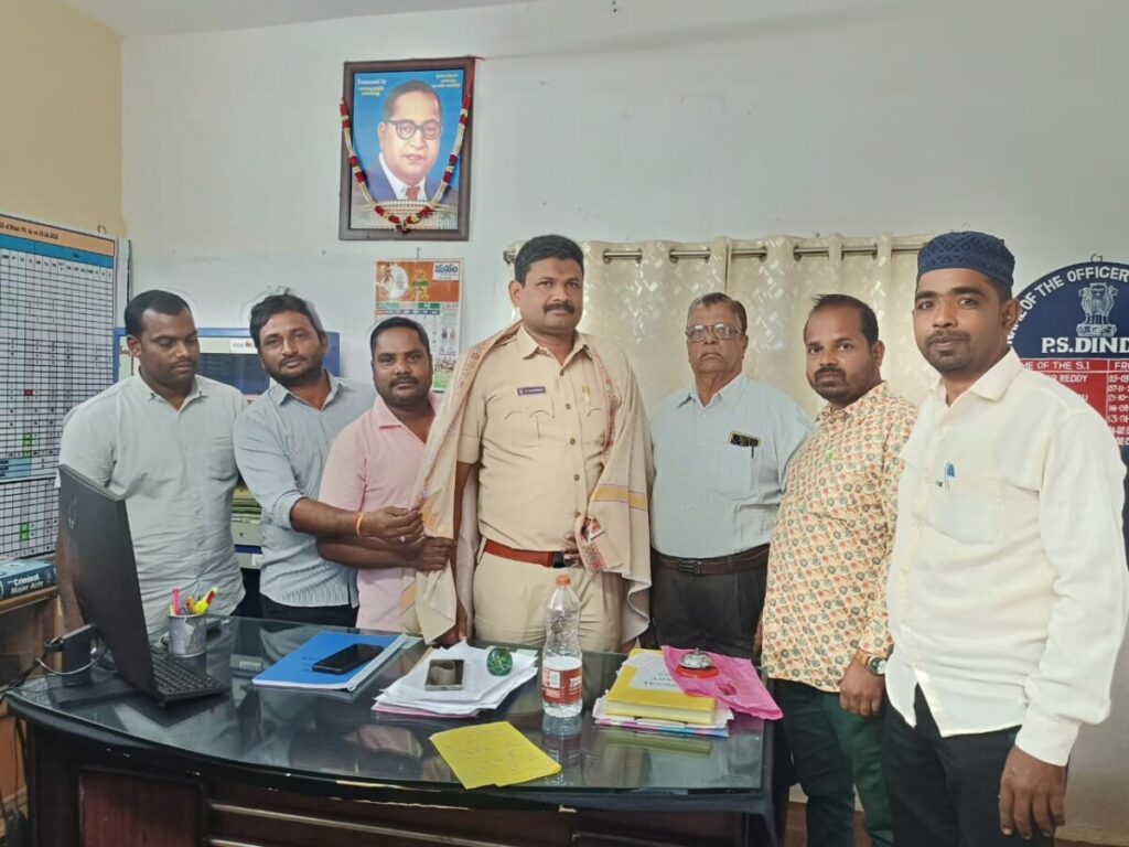 Reporters who honored SI.