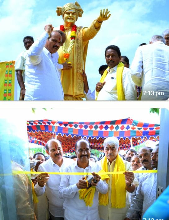 Minister unveils statues of 