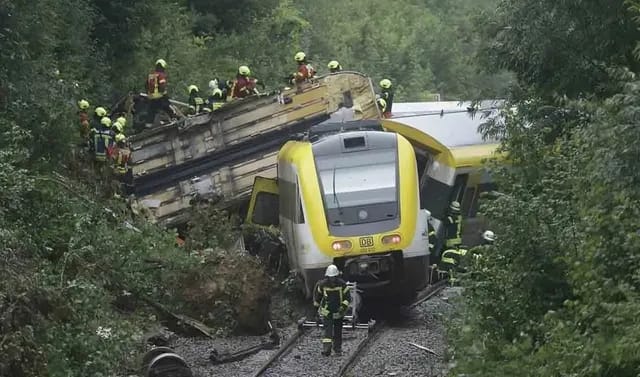 34 injured in train derailment