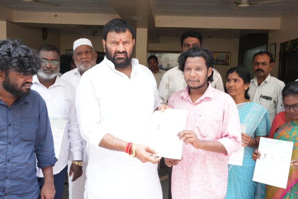 Former MLA Kuna Srisailam Goud