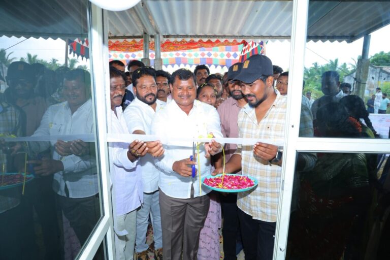 MLA Jare : దమ్మపేట మండలం లో పలు ప్రైవేట్ కార్యక్రమాలలో పాల్గొన్న ఎమ్మెల్యే జారే WhatsApp Image 2025-07-31 at 19.10.38