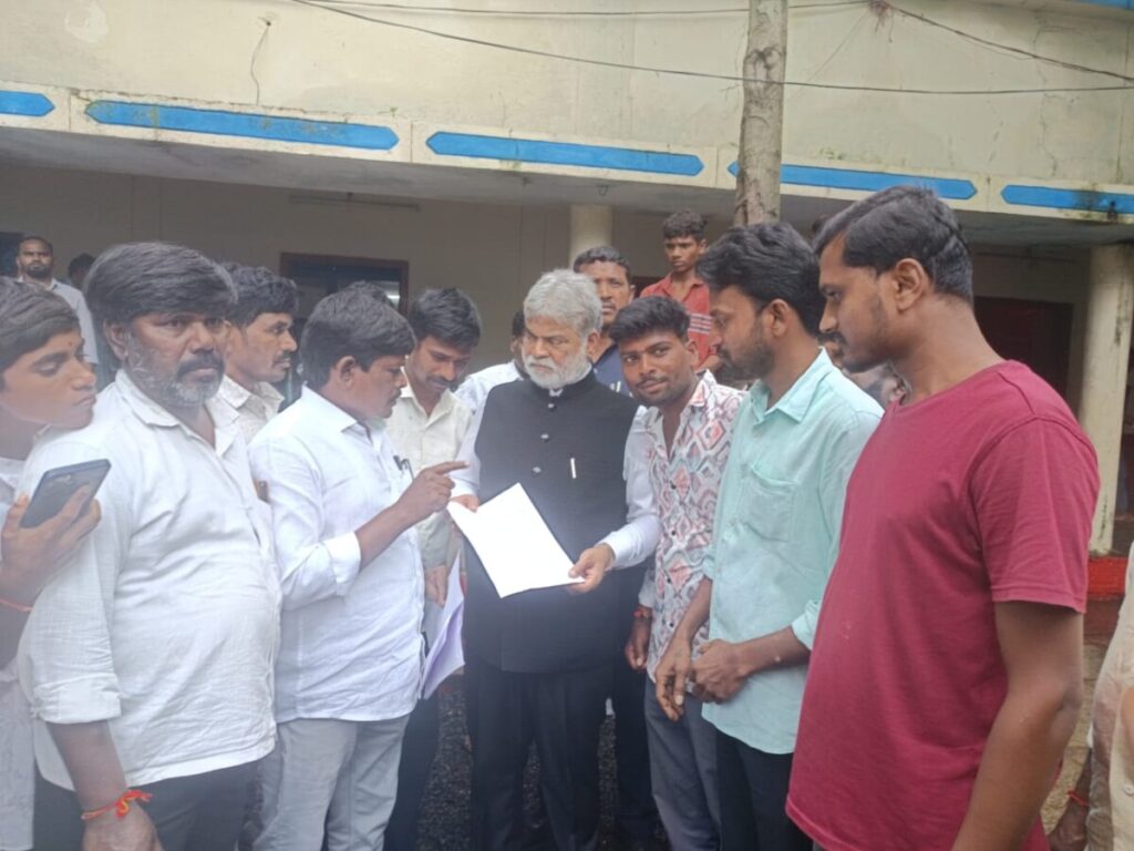 Fertilizers should be made available to farmers