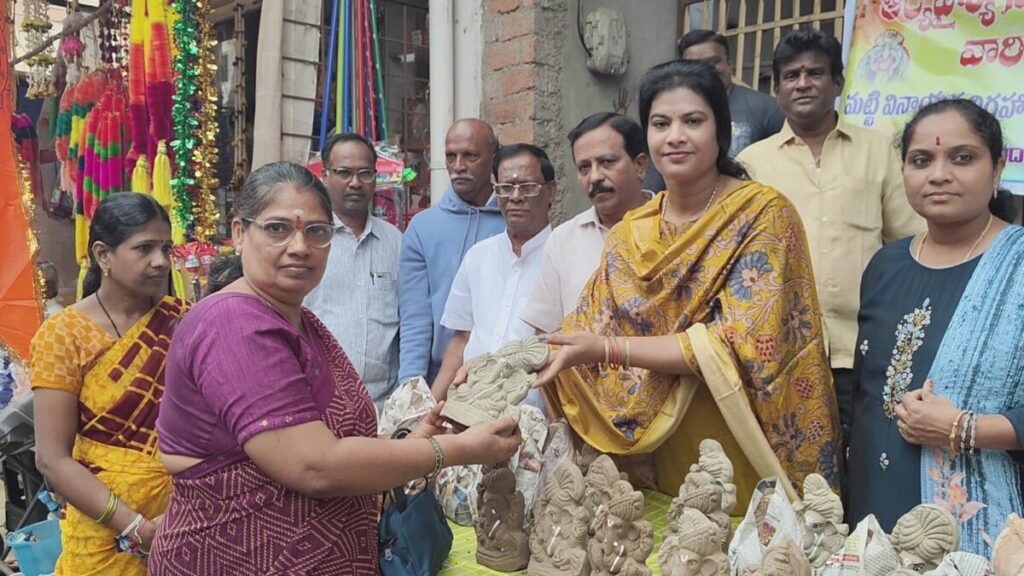 Let's worship the clay Ganesha