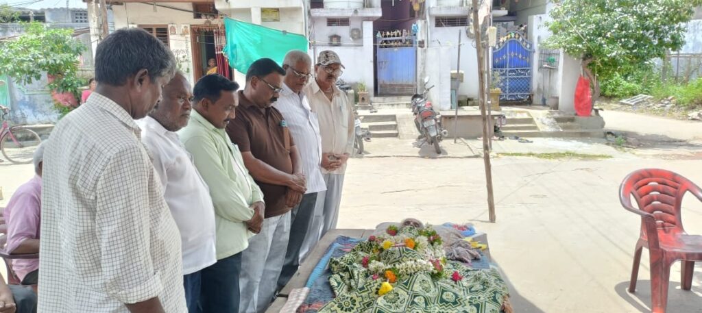 CPI leaders paid floral tributes