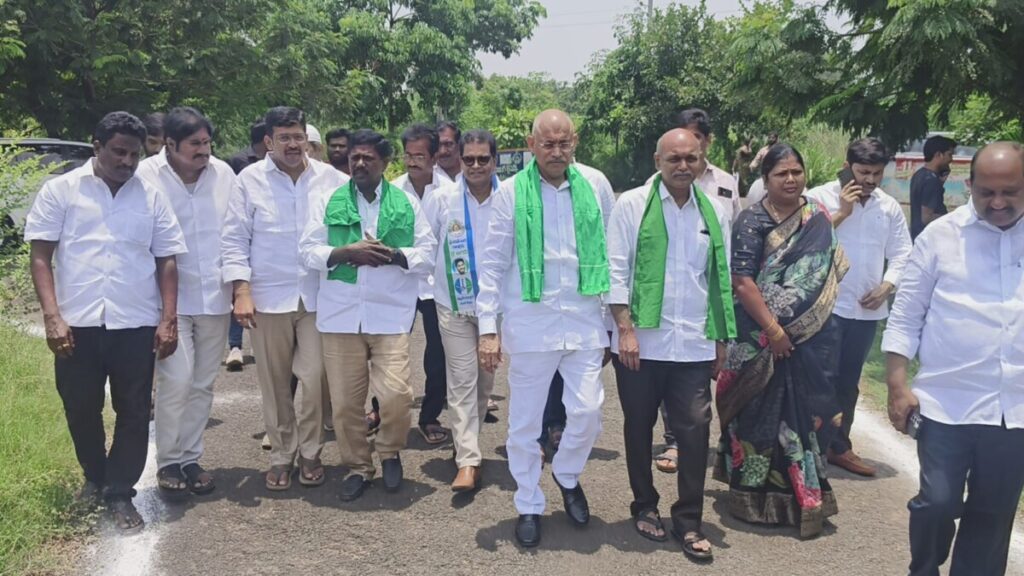 YSRCP leaders voice support for farmers 
