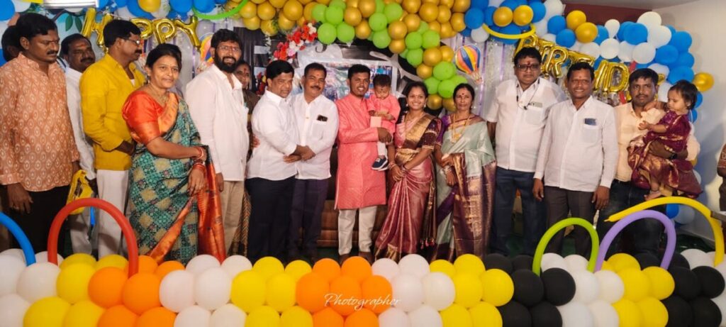 Vadtya Ramesh Naik blessed the children