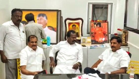 MLAs arrived in Pulivendula