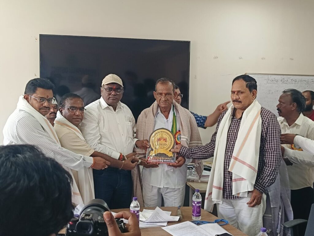 Government's Efforts to Strengthen Handloom Sector
