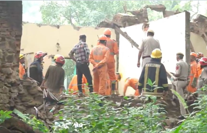 dargah roof collapse