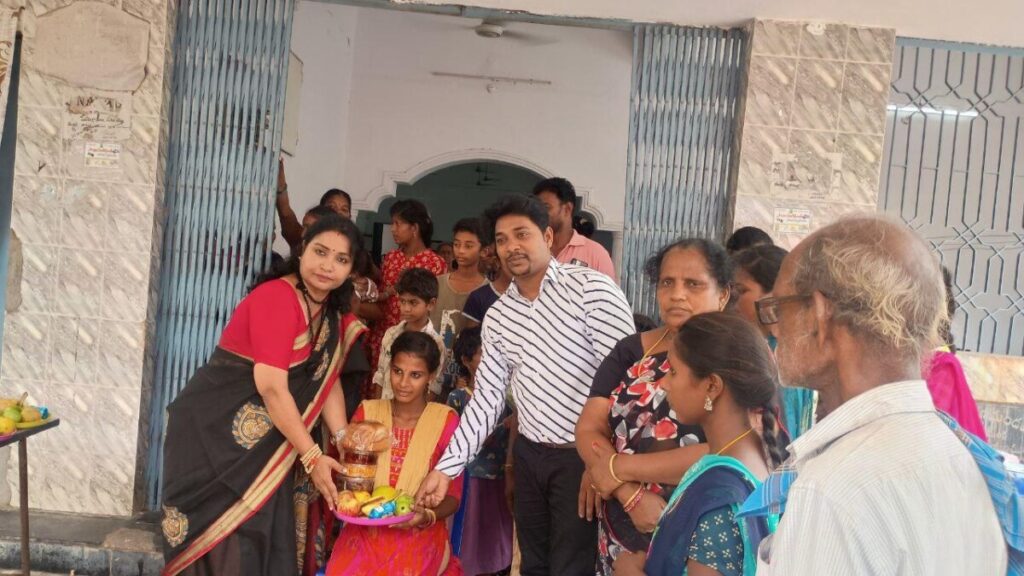 Lion Advocate Adilakshmi extends help 