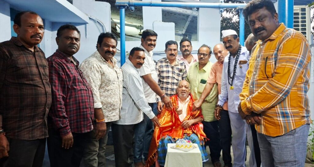 AITUC leaders extend birthday greetings to Gattaiah.