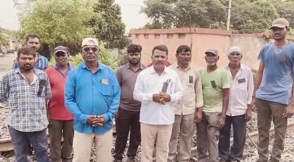 Protest with black badges un