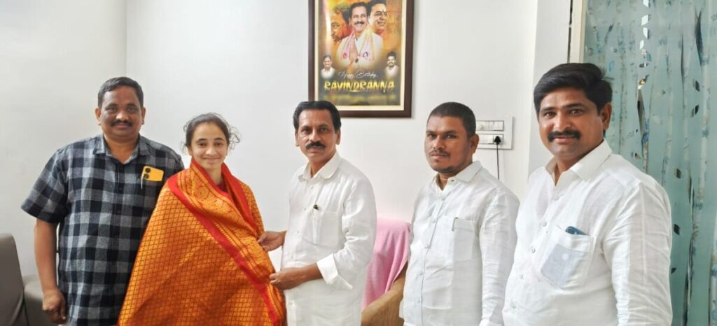 Ramavat Ravindra Kumar congratulates the student