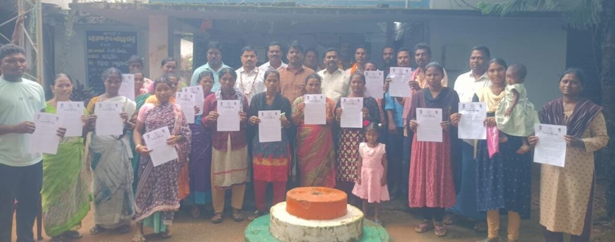 Distribution of House Pattas : అంకంపాలెంలో ఇందిరమ్మ లబ్ధిదారులకు ఇళ్ళ పట్టాలు పంపిణీ