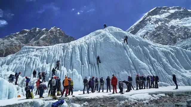 snowstorm on Everest