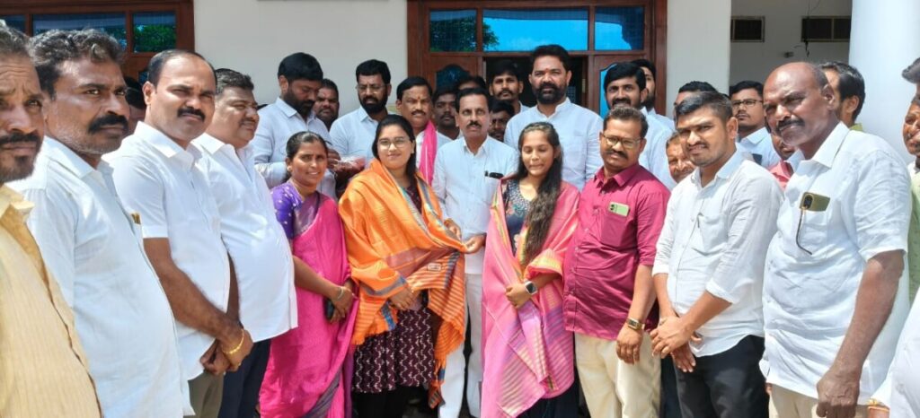 Ravindra Kumar congratulated the students