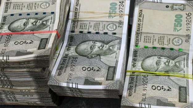 Rs.9 lakh cash seized