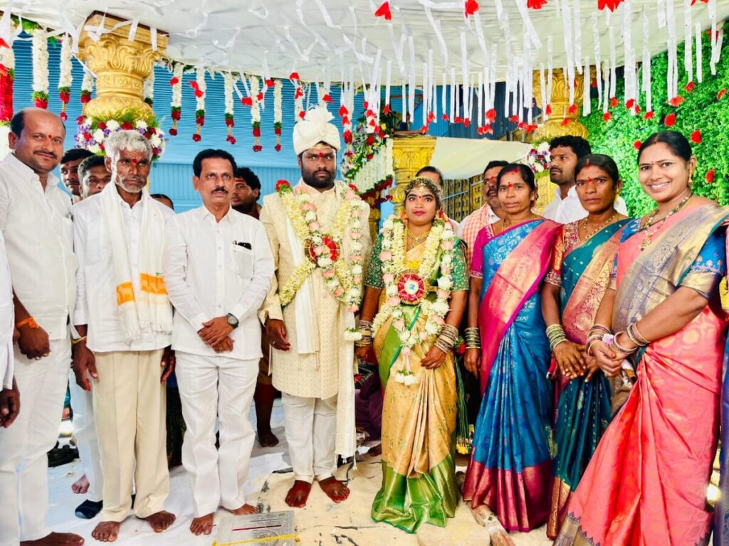 Ramavat Ravindra Kumar blessed the newlyweds