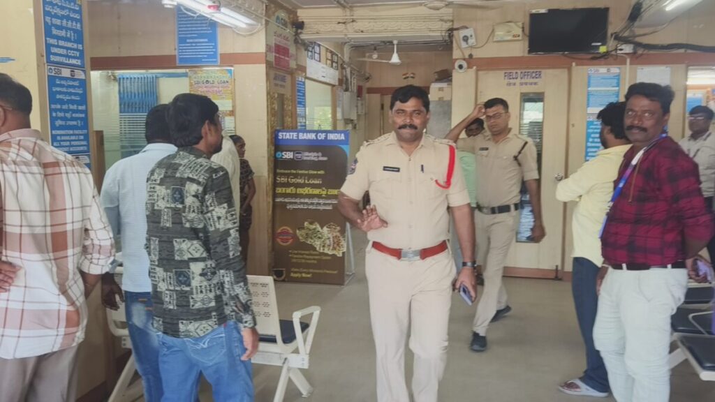 CI Indrasena Reddy inspects security in banks