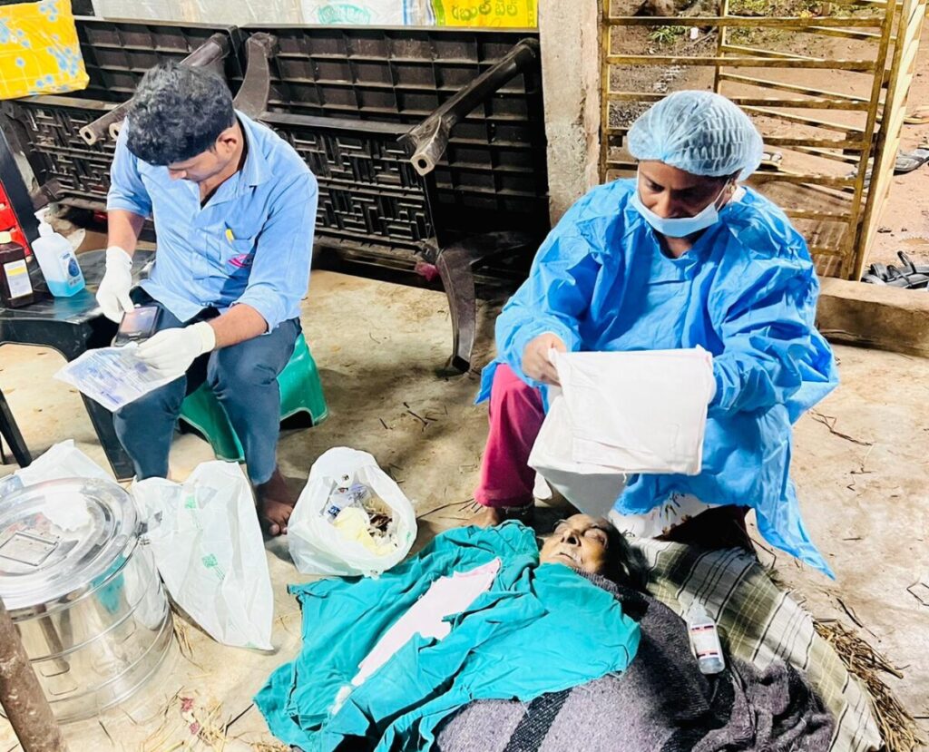 Elderly man donates eyes