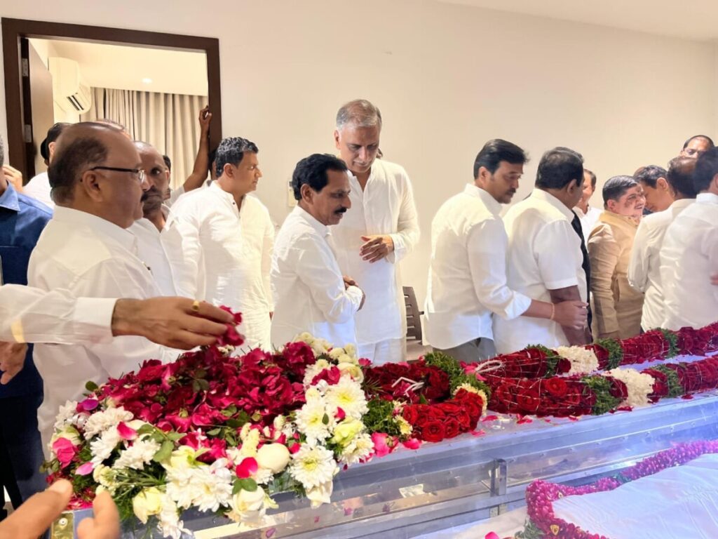 Ravindra Kumar visits Tanniru Harish Rao.