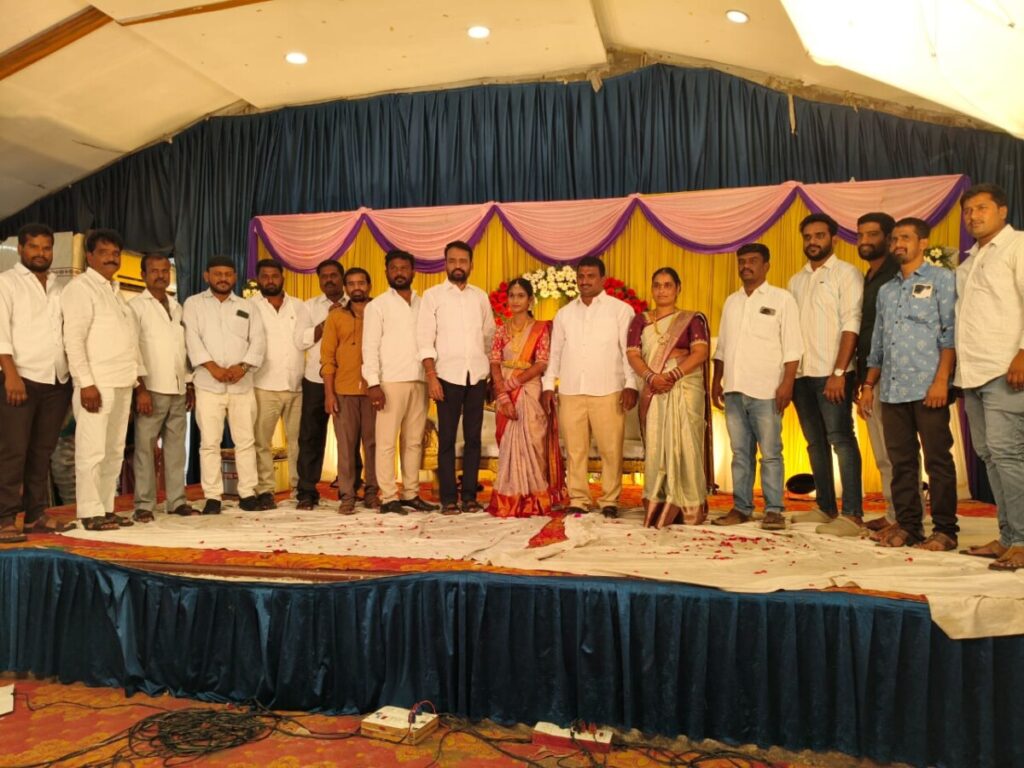 Jale Narasimha Reddy participated in the new silk decoration