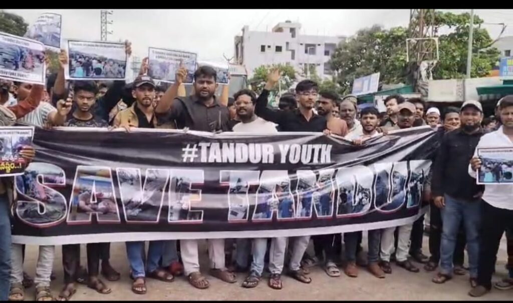 Angry Tandoor Protest in Tandoor