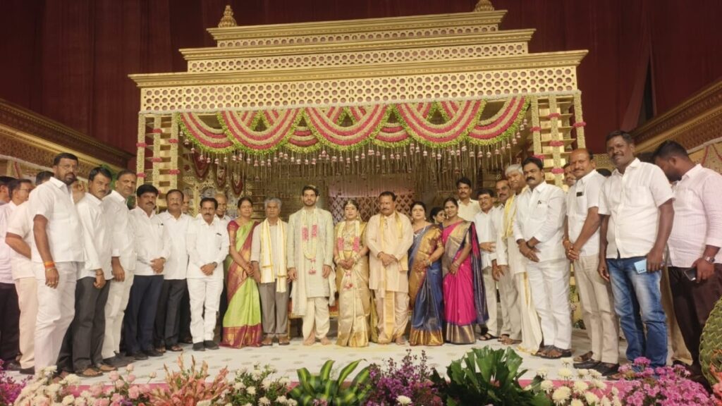Ramavat Ravindra Kumar blessed the newlyweds