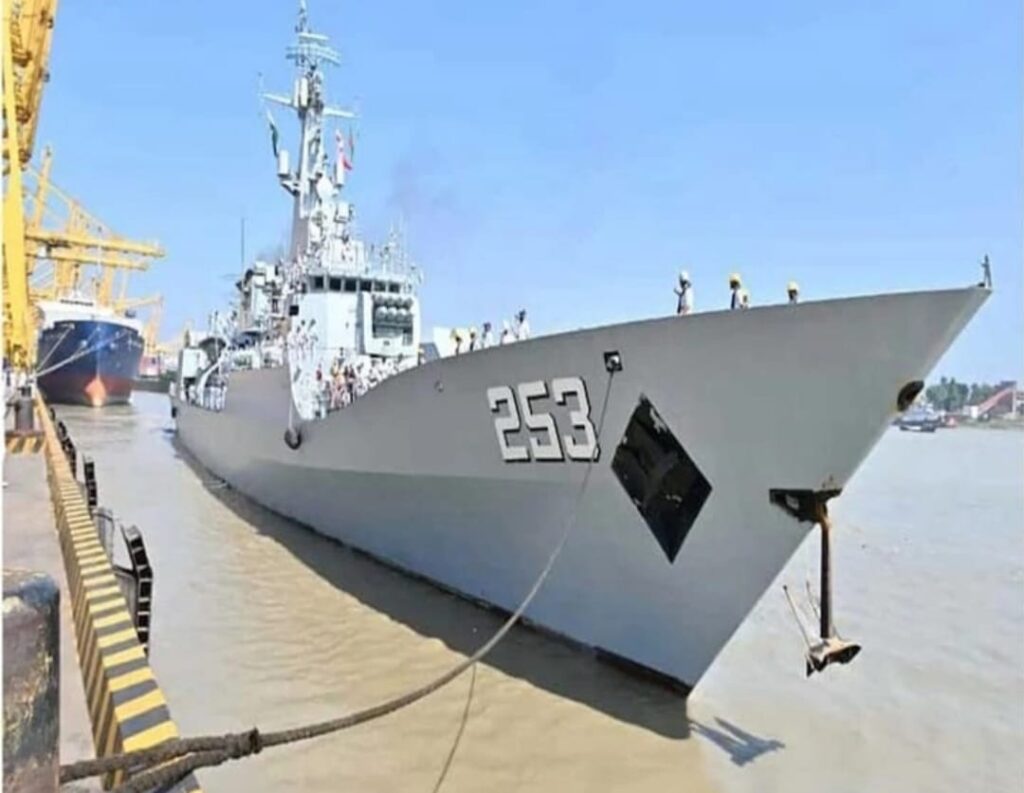 Pakistan Navy warship arrives in Bangladesh 