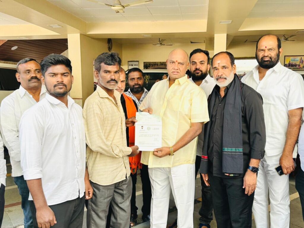 KKM Trust Chairman Kuna Srinivas Goud distributed CMRF