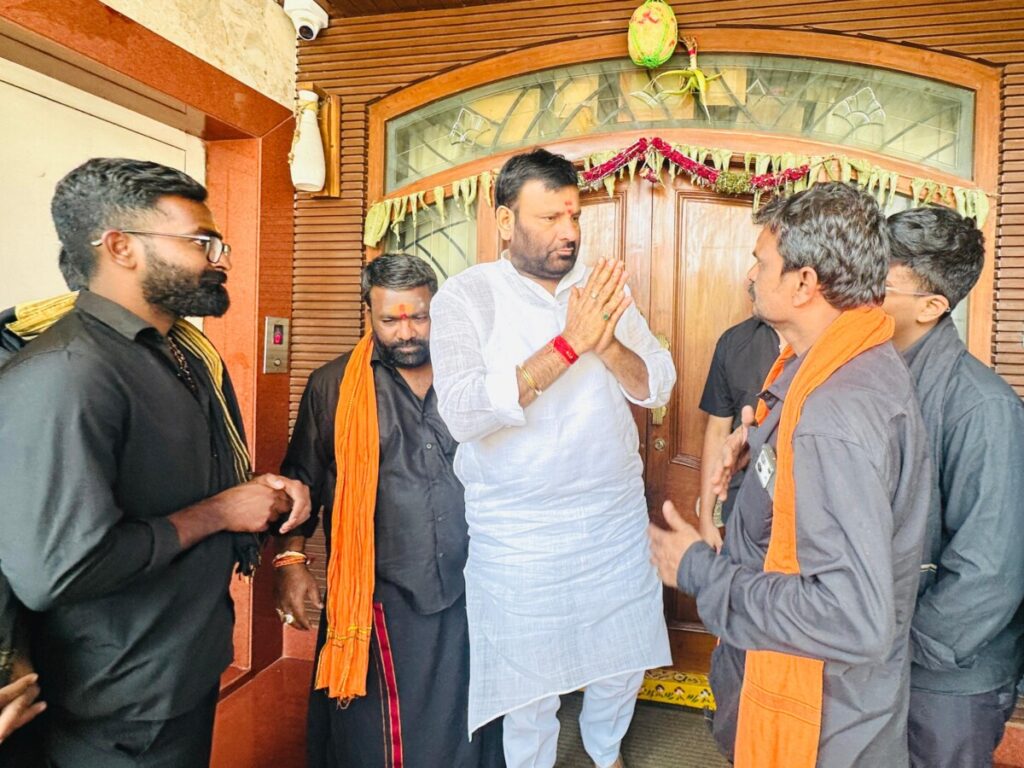 Ayyappa Swami extends invitation to Kuna Srisailam Goud