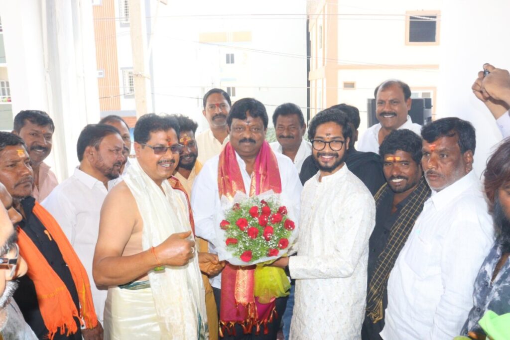 Kolan Hanmanth Reddy participated in the new housewarming ceremony