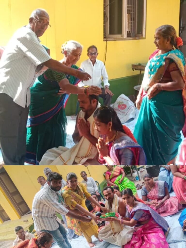 handloom workers celebrate Karthika Vanabhojanas