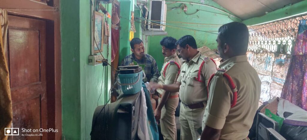 Massive theft in Dulla village, 