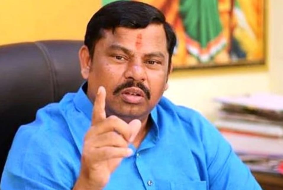 Rajamouli should be put in jail