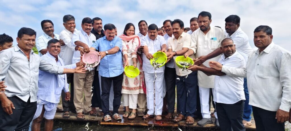 Fish fry released in Pendlipakala pond 