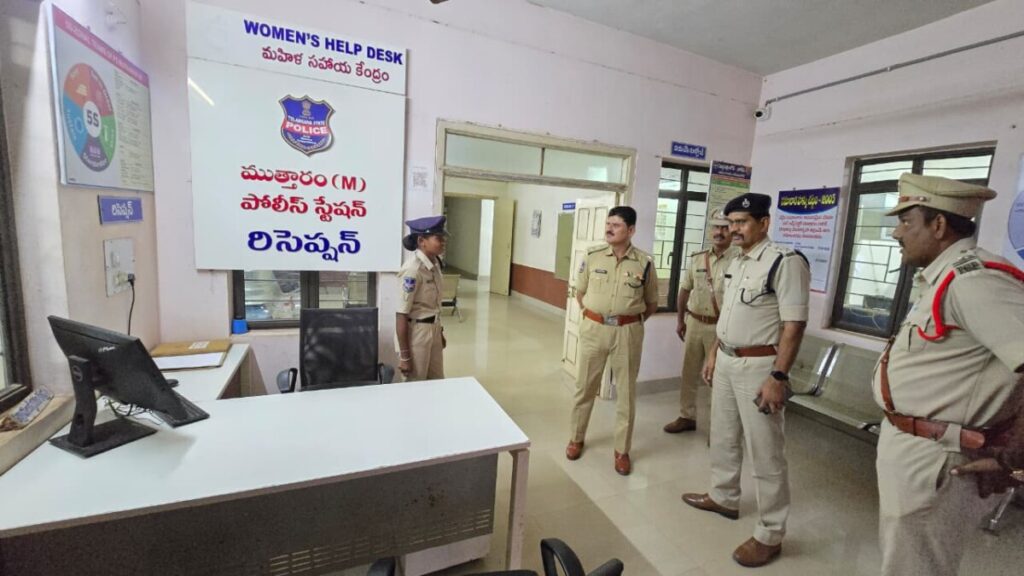 DCP visits Muttharam (M) Police Station