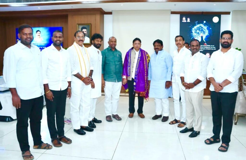 Vajresh Yadav and Bhupathi Reddy paid a courtesy call on Minister Duddilla Sridhar Babu
