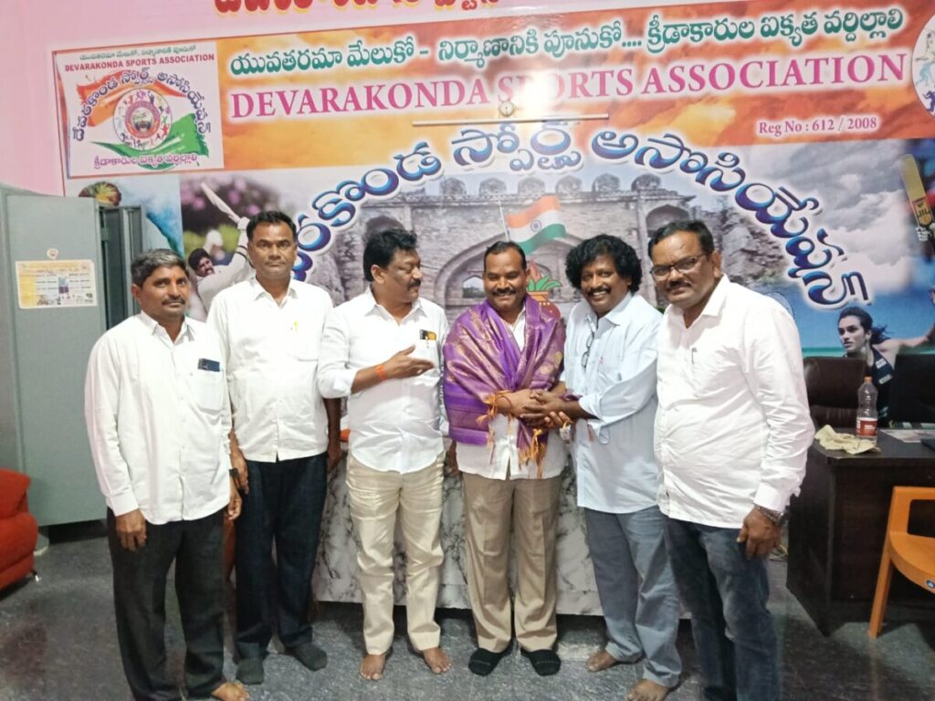 Niranjan Ali was honored under the aegis of Devarakonda Sports Association