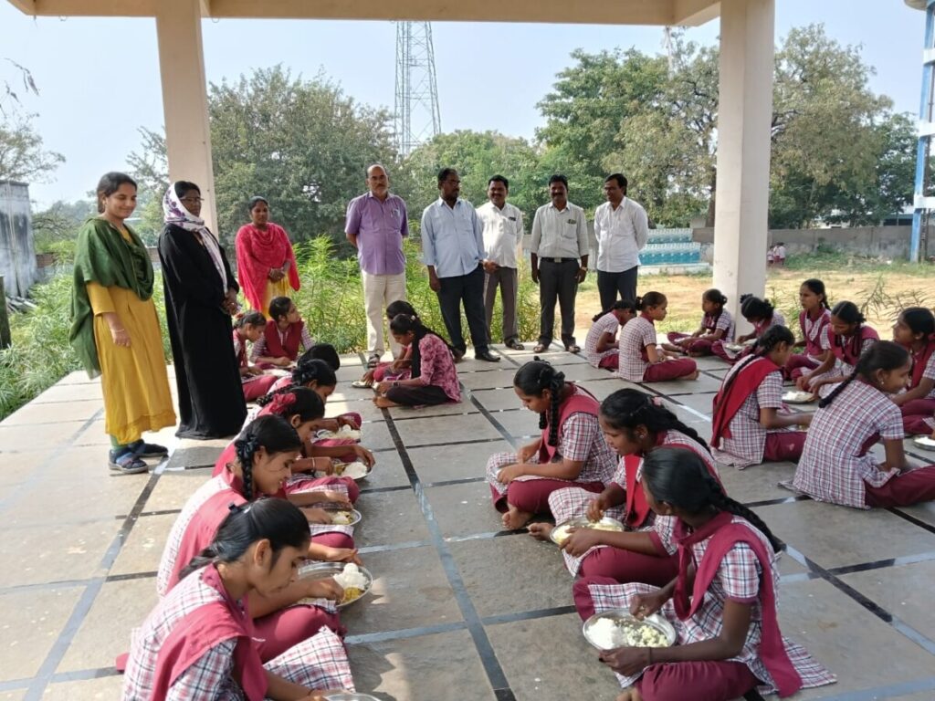 SO-4 Kathula Ravinder visited Zilla Parishad High School