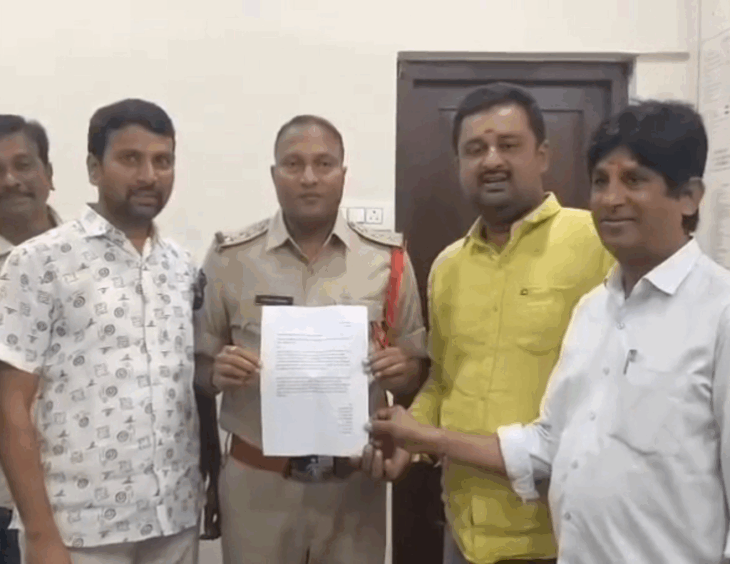 Complaint filed against film director Rajamouli 