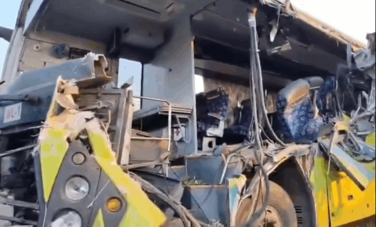 Road Accident : ఆగి ఉన్న లారీని ఢీకొట్టిన బస్సు.. ఇద్దరు మృతి