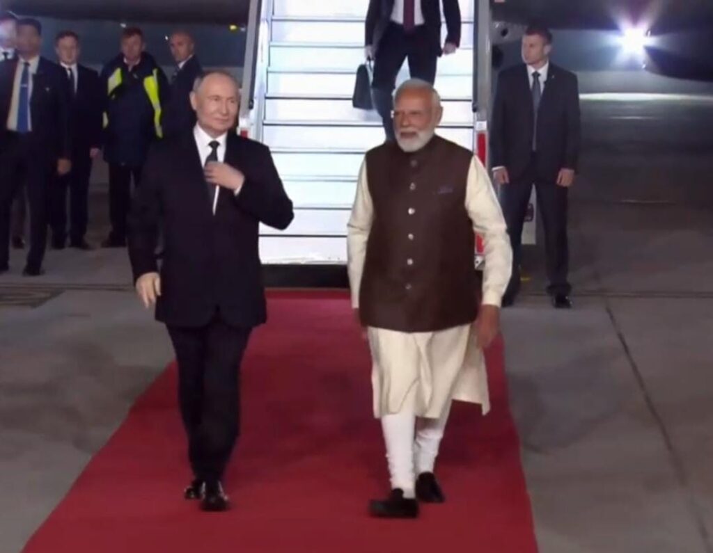 Putin arrives in India