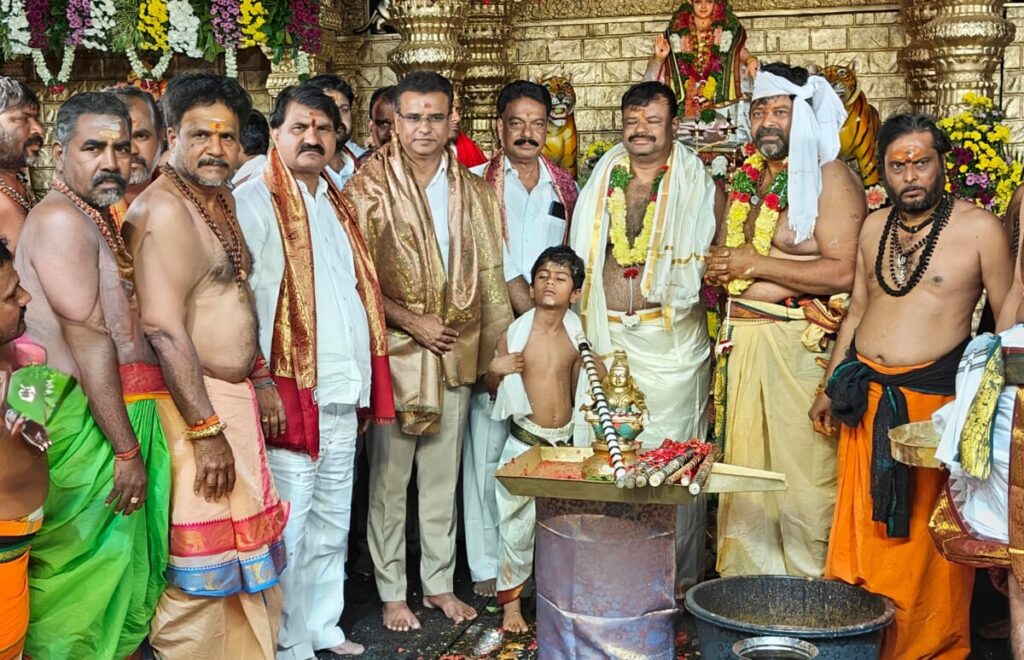 May the grace of Lord Ayyappa fill the life of every devotee with light