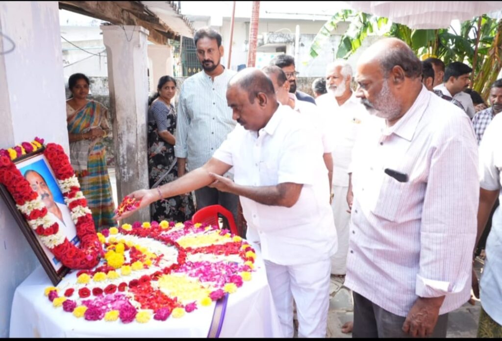 MLA Kavya Krishna Reddy pays tribute to Prasad Naidu 